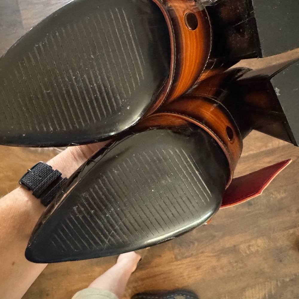 Girotti Women's Brown Croc-Embossed Heels - Picture 5 of 5